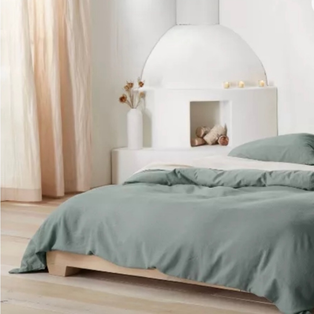 Queen. Heavyweight linen set Duvet & 2 shams by Casaluna Collection